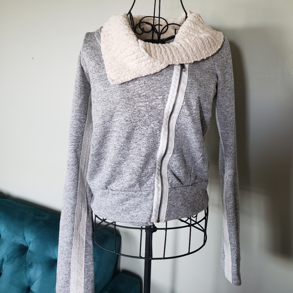 Dolan front assemtrical zip grey soft sweater sz XS